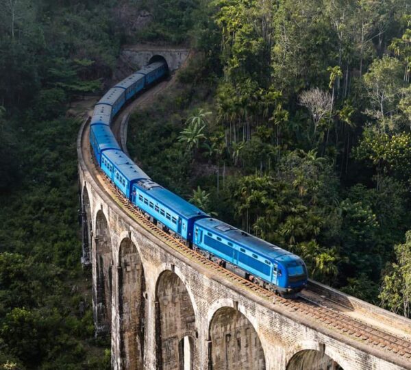 kandy-train-srilanka -train