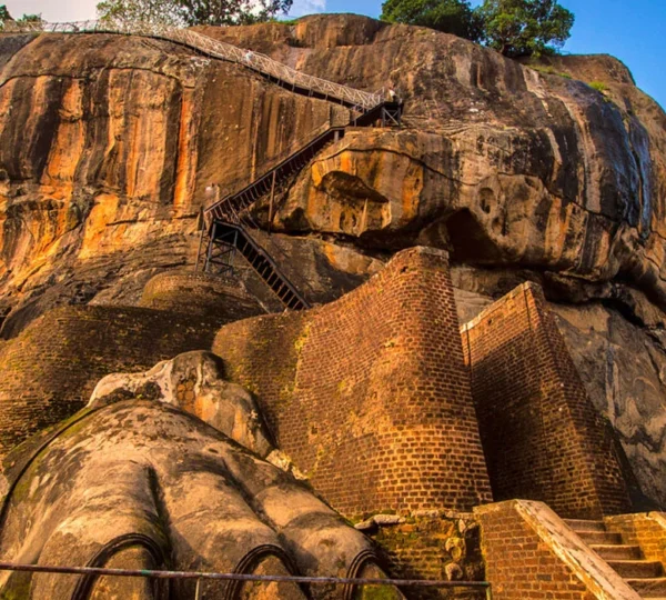 sigiriya-lion-rock-taxisceylon